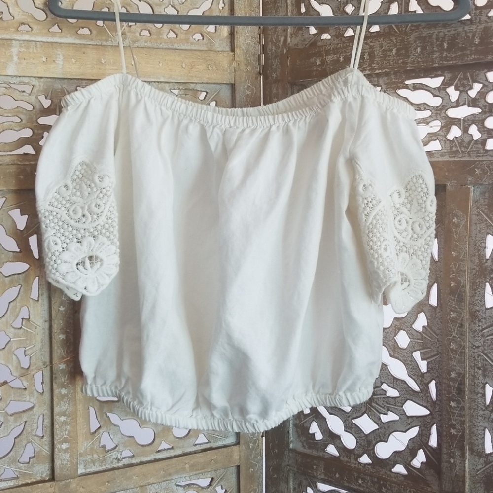 NWT ZARA off the shoulders laced sleeves top